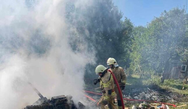 Сусід забив на сполох: у селі вирувала пожежа — Закарпаття