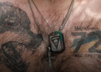 “Боятися не гріх”. Українські військові показали свої патріотичні татуювання. Фоторепортаж