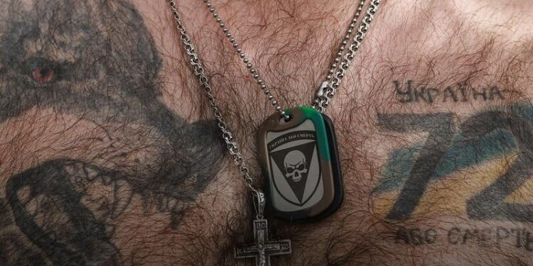 “Боятися не гріх”. Українські військові показали свої патріотичні татуювання. Фоторепортаж