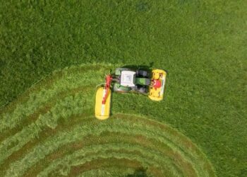 Фронтальну косарку Pöttinger оснастять системою комфортного керування – Техніка