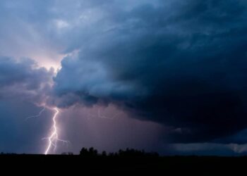 В області на сьогодні оголосили штормове попередження через негоду, яка насувається — Закарпаття