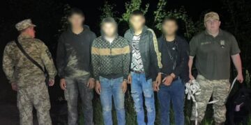 Поблизу кордону зі Словаччиною затримали 4 хлопців — Закарпаття