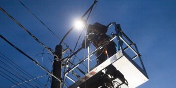 Енергетики заживили домівки 170 тис. сімей, які були без світла через негоду – ДТЕК