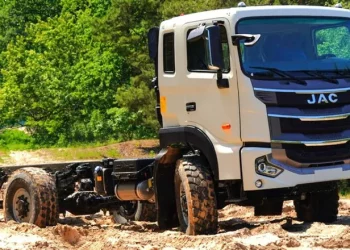 В Україні представили повнопривідну вантажівку JAC N180 – Техніка