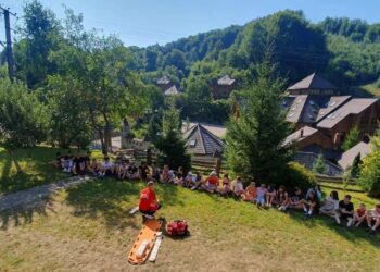 Фахівці “екстренки” провели навчання для дітей у літньому таборі на Тячівщині (фото)