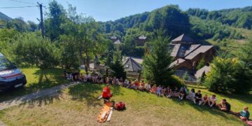 Фахівці “екстренки” провели навчання для дітей у літньому таборі на Тячівщині (фото)