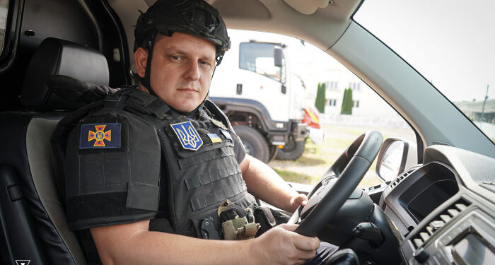 Герої без зброї: водій-рятувальник Василь Довганич про мотивацію, яка не в нагородах, а в допомозі людям