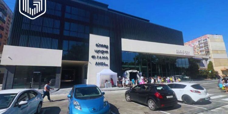 “GrushevSky” розпочав роботу: в Ужгороді з’явився новий торговий центр (ФОТО) –