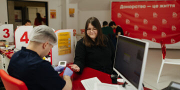 «Я бачила, як потрібна була кров»: історія донорства Діани Товстун після пекла Маріуполя