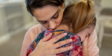 Як дитині, яка повернулася з ТОТ чи депортації, отримати підйомну допомогу