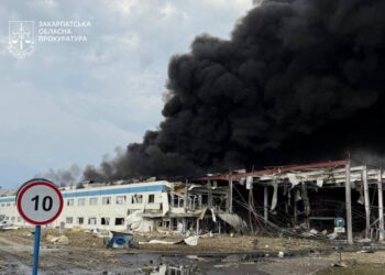 Кількість постраждалих внаслідок ракетного удару по Мукачеву зросла до 15 (ФОТО)