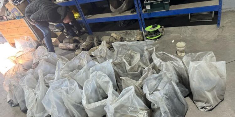 Контрабанда на 11 млн грн: на Закарпатті трьох осіб підозрюють у спробі вивезти дорогоцінні метали (ФОТО) –