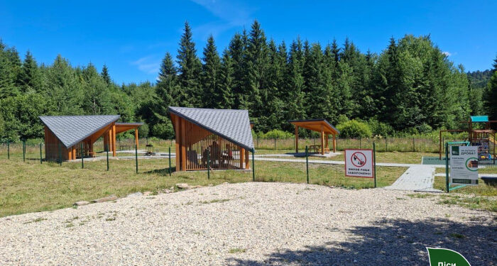 Лісівники ДП «Ліси України» облаштовують частину велосипедного маршруту в Карпатах