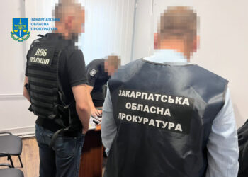 Майже мільйон переплачених бюджетних коштів під час закупівлі комутаторів — на Закарпатті викрили службовця ДСНС