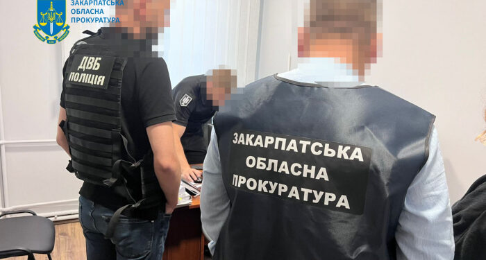 Майже мільйон переплачених бюджетних коштів під час закупівлі комутаторів — на Закарпатті викрили службовця ДСНС