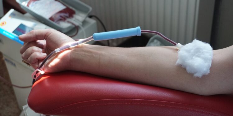 Медики Закарпатської обласної дитячої лікарні долучилися до донорства крові (ФОТО)