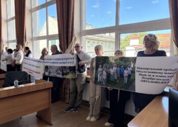 Мешканці Гойди, 24 відстояли зелений двір від підземного паркінгу –