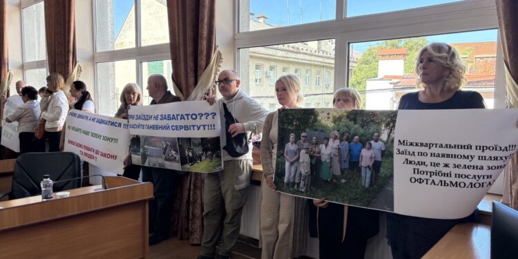 Мешканці Гойди, 24 відстояли зелений двір від підземного паркінгу –