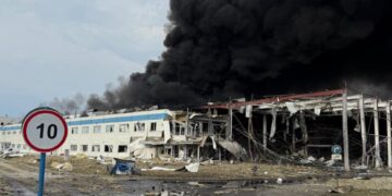 Мукачево після ракетного удару: влада обговорює релокацію та допомогу підприємству –