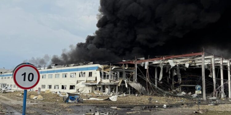 Мукачево після ракетного удару: влада обговорює релокацію та допомогу підприємству –