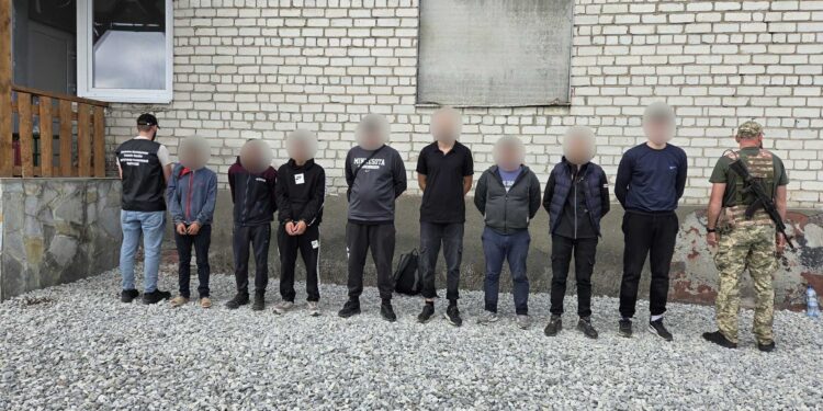 На Хустщині затримали п’ятьох чоловіків, які намагалися прорватися до Румунії (ФОТО)