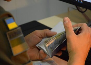 На КПП “Ужгород” спіймали двох чоловіків з фальшивими документами