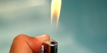 На трасі біля Мукачева врятували чоловіка, що намагався себе підпалити –