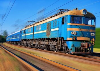 На Закарпатті через спеку зійшли з рейок три вагони пасажирського поїзда (ФОТО)