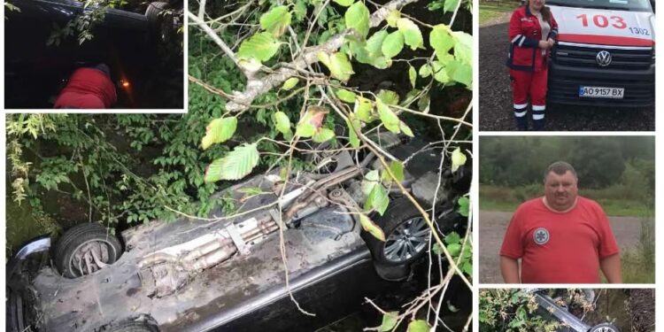 На Закарпатті іноземець зірвався на авто у прірву (ФОТО)