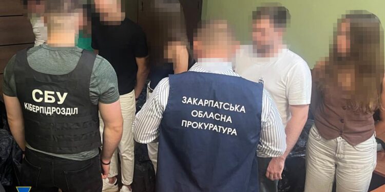 На Закарпатті розширюється справа кол-центру, який обкрадав громадян ЄС –