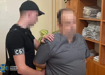 На Закарпатті викрили лікаря ВЛК, який за гроші “списував” військовозобов’язаних (ФОТО)