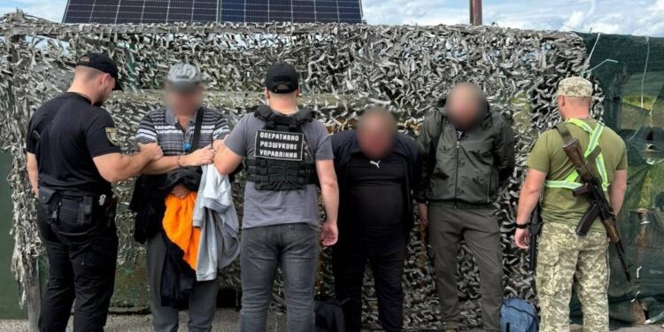 На Закарпатті затримали львів’янина, який переправляв ухилянтів до Словаччини (ФОТО)