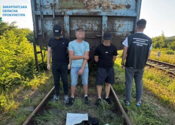 На Закарпатті затримали працівника депо, який віз ухилянта до кордону тепловозом (ФОТО)