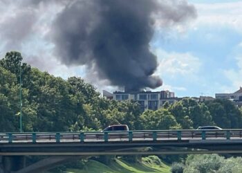 Над Ужгородом здіймається дим: горить новобудова на Слов’янській набережній –