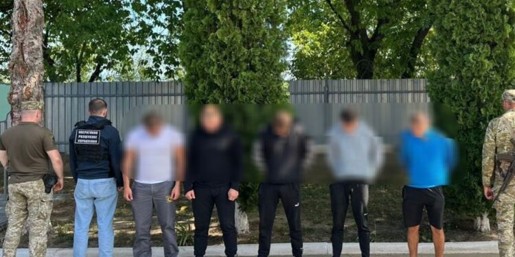 Неподалік Чопа затримали п’ятьох закарпатців, які намагалися втекти до Словаччини (ФОТО)