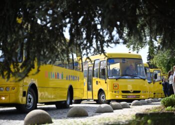 Нові шкільні автобуси для Закарпаття: 6 громад отримали транспорт –
