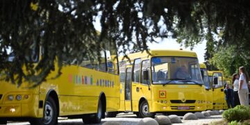 Нові шкільні автобуси для Закарпаття: 6 громад отримали транспорт –