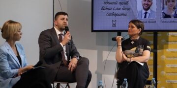 Очільники Держархіву України розповіли музею “Голоси Мирних” Фонду Ріната Ахметова про створення архіву війни