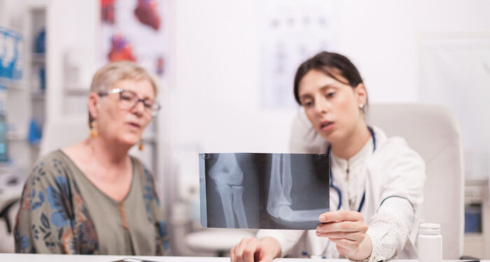 Понад 22 тисячі пацієнтів вже зареєструвалися в електронній черзі на безоплатну заміну суглобів