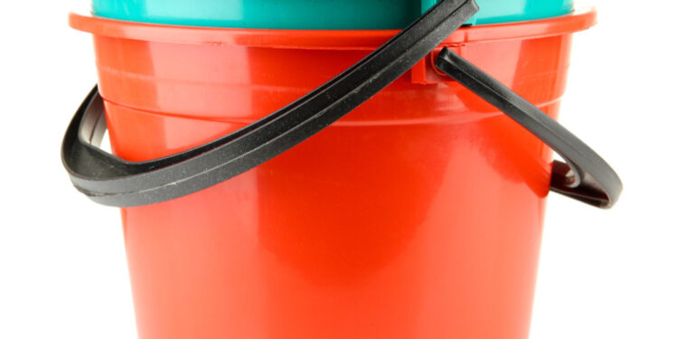 Порівняння: кругле відро vs. прямокутне відро – переваги та вади