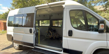 “Потрібна послуга для людей, які мають проблеми з опорно-руховим апаратом”: соціальне таксі працює в Ужгороді