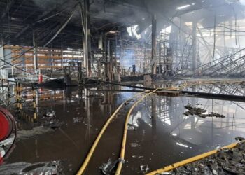 Працівників Flex відправили у простій: компанія обіцяє зберегти персонал –