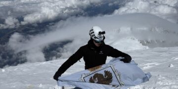 Прапор Тячева замайорів на найвищій вершині Західної Європи – Монблані (ФОТО)