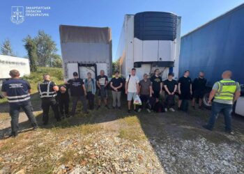 Прокуратура вимагає більшу заставу для підприємця, що перевозив ухилянтів у фурі на Закарпатті (ФОТО)