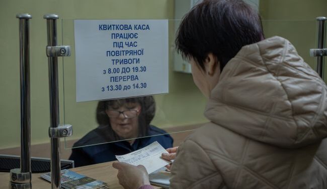 Рух на Закарпатті відновлять у неділю: що відомо про сходження вагонів –