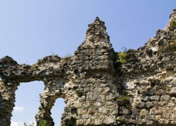 Сенсаційна знахідка на Закарпатті: археологи виявили руїни невідомого середньовічного замку –