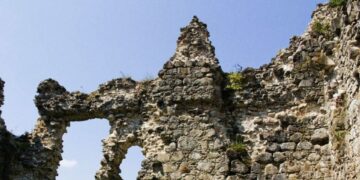 Сенсаційна знахідка на Закарпатті: археологи виявили руїни невідомого середньовічного замку –