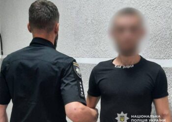 Спроба втечі за $15 тисяч: на Закарпатті викрили переправника разом з “клієнтами” (ФОТО)