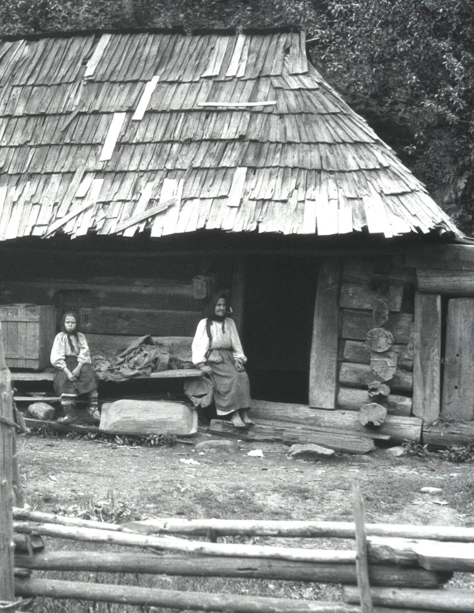 Жінка з люлькою на Волівській (нині Міжгірській) Верховині, 1929 рік. Фрагмент фото Вацлава Фабіана. Sb?rka N?rodn?ho Muzea. Praha, ?esk? Republika