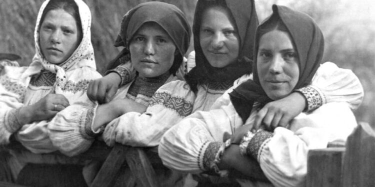 Станцювати чардаш, побачити клявзи й потрапити під полонинську грозу. Туристична подорож Закарпаттям століття тому –